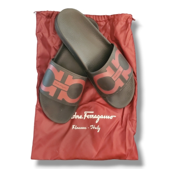 Men's FERRAGAMO Groove 2 Black and Maroon Gancini Pool Slide Sandals - Picture 9 of 10